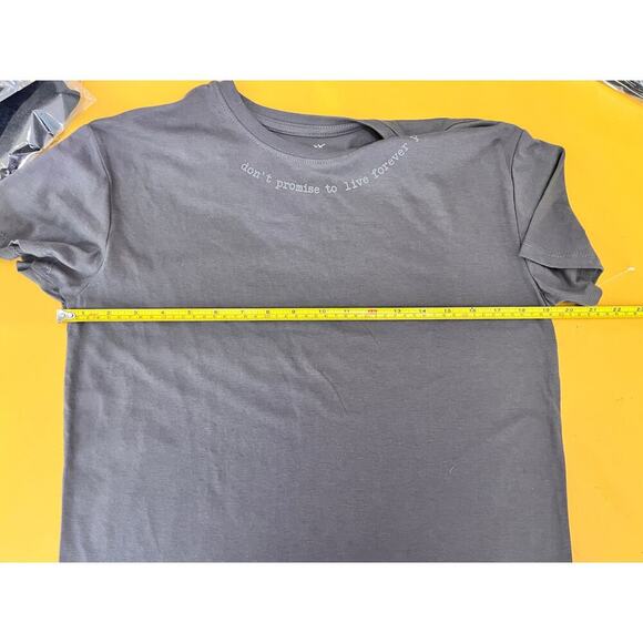 Atticus Don’t Promise To Live Forever Gray Short Sleeve Graphic Tee Size Small - Picture 7 of 9